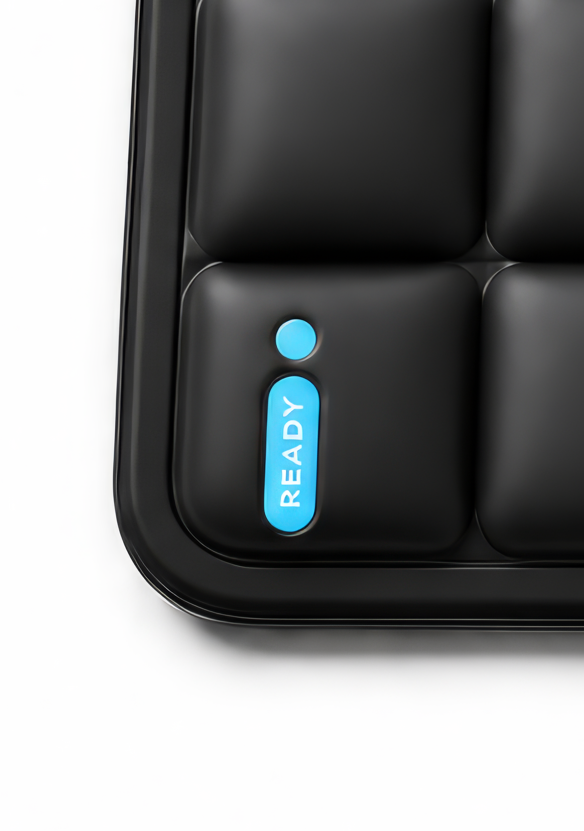 Detail of the sewn-edge thermochromic indicator badge on Kelvin™